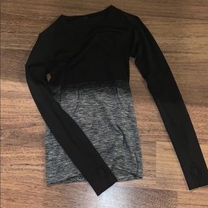 Black and gray lulu top